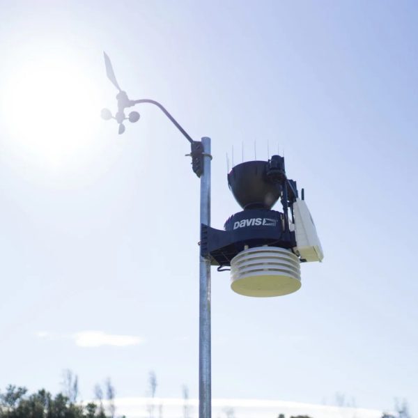 Davis Vantage Pro2 Plus with UV and Solar Sensors and WeatherLink Console (6262)